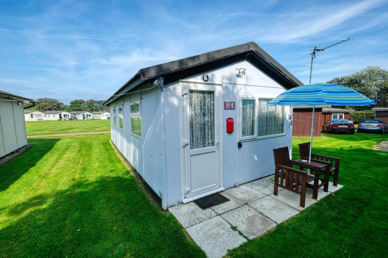 Two Hoots Chalet Villa Mundesley Exterior photo