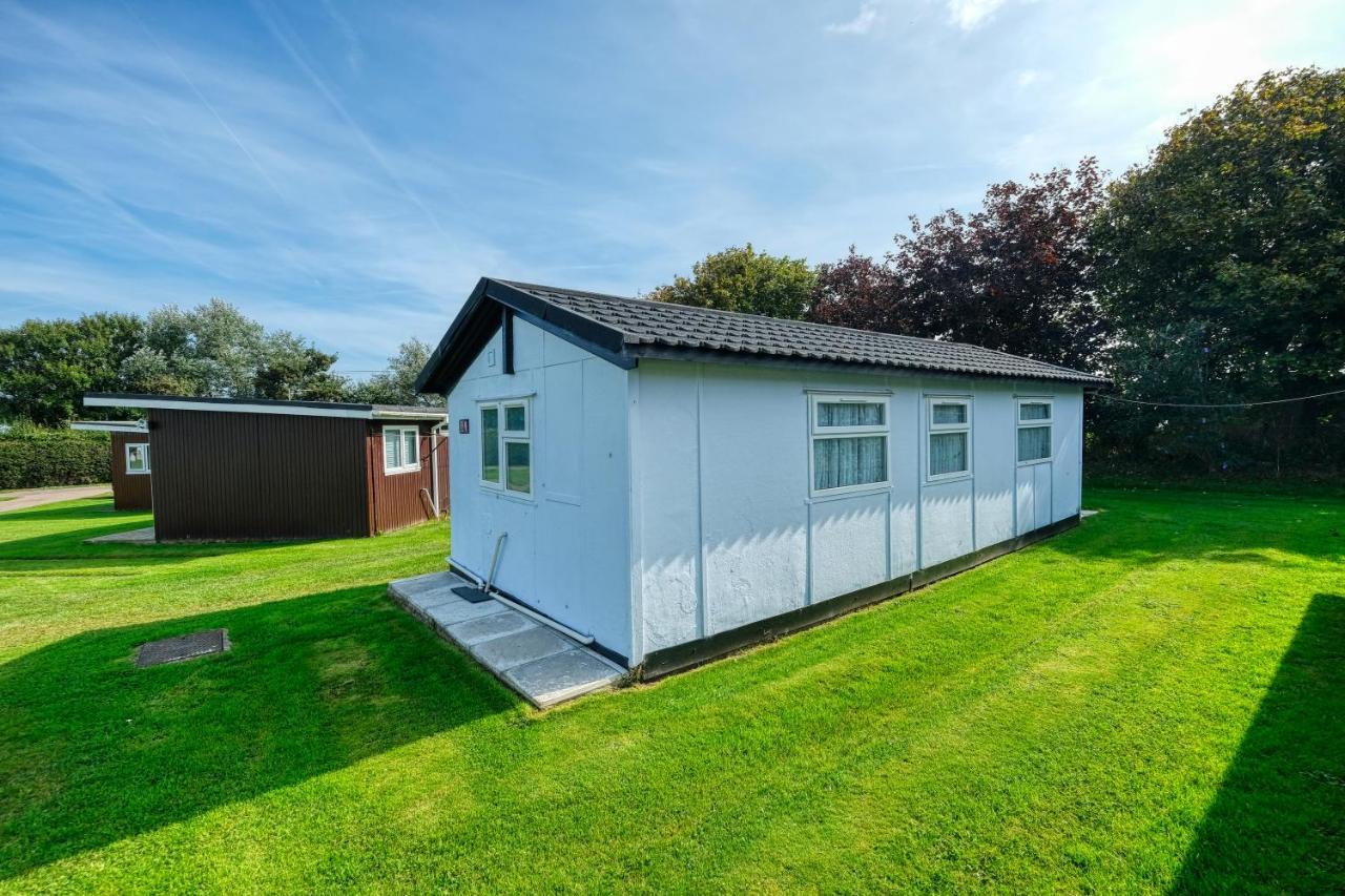 Two Hoots Chalet Villa Mundesley Exterior photo